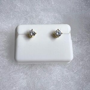 NWT Moissanite Earrings (4 mm)